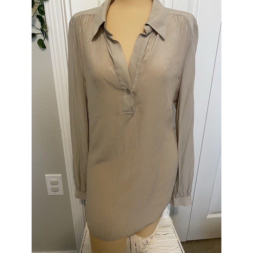 CABI Women Tan Beige  100% Silk V Neck Blouse Top Casual Career Minimalist  L